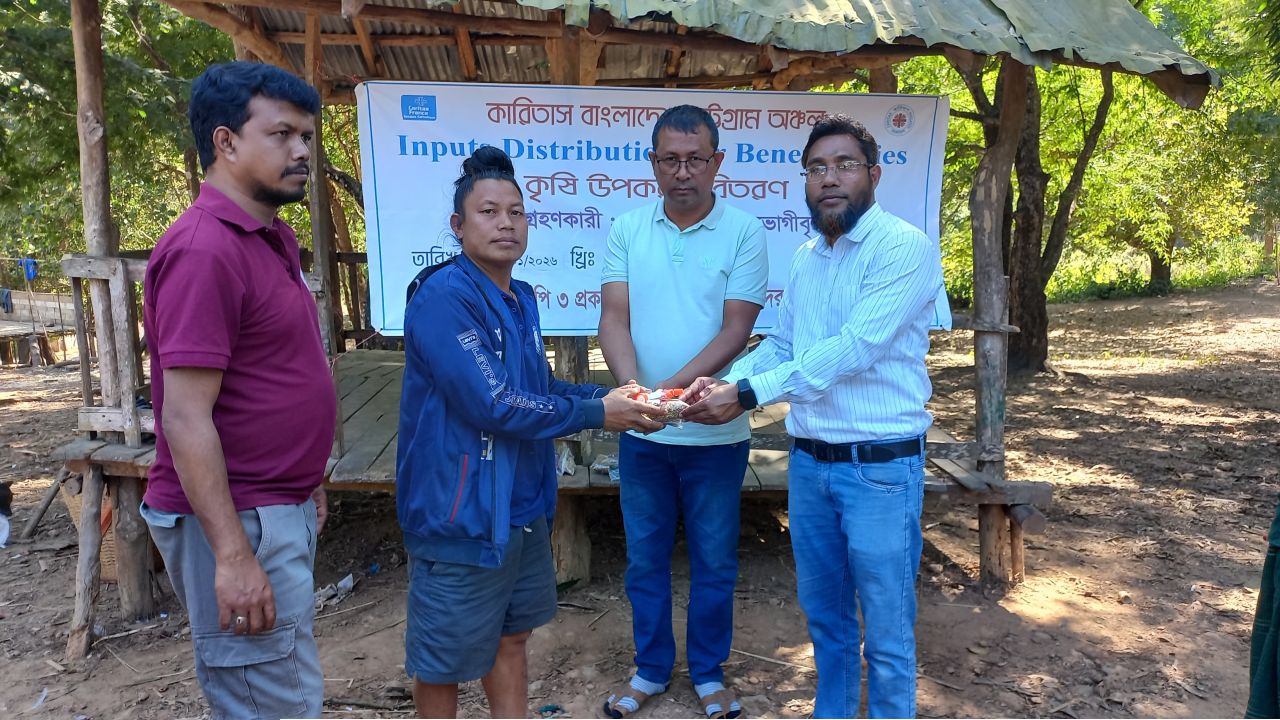 কফি চাষীদের আধুনিক প্রশিক্ষণ ও সবজি বীজ বিতরণ সম্পন্ন