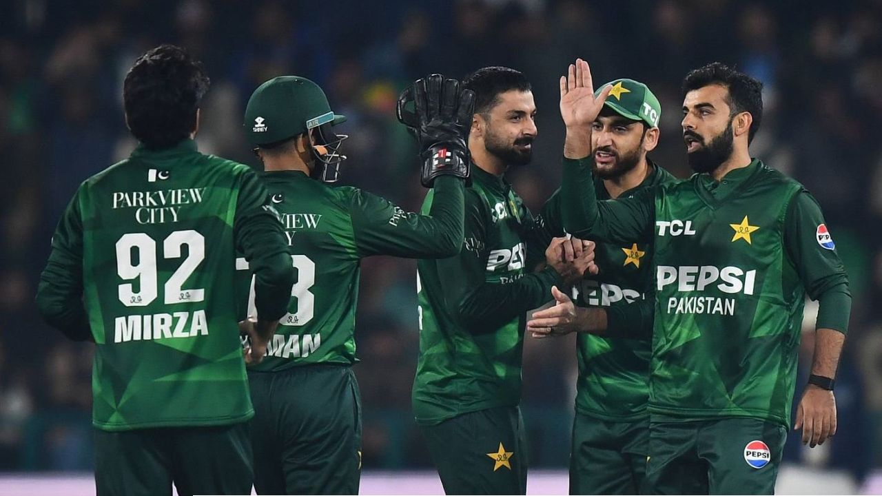 অস্ট্রেলিয়াকে উড়িয়ে পাকিস্তানের রাজকীয় সিরিজ জয়