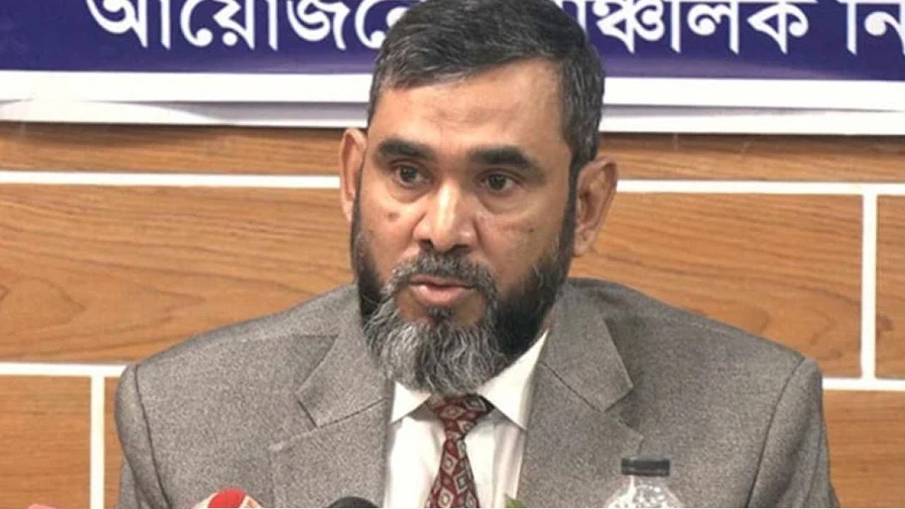 প্রবাসী ভোটে কারচুপির সুযোগ নেই : ইসি সানাউল্লাহ