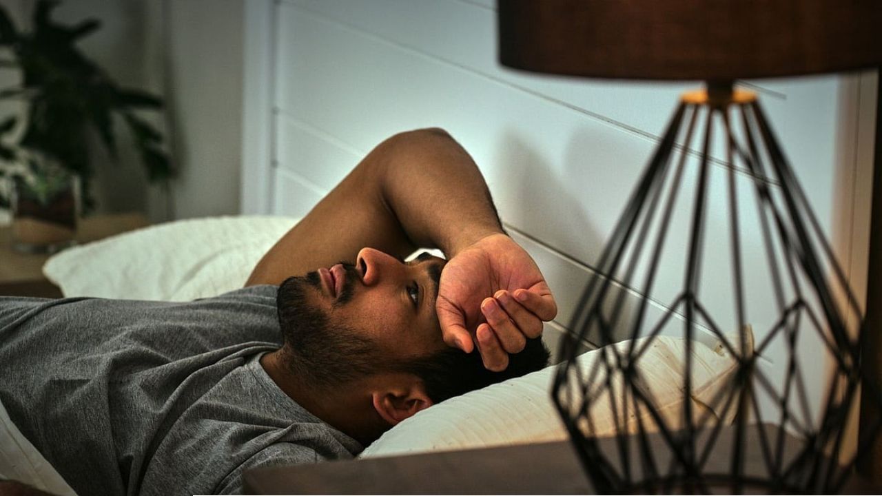 দৈনন্দিনের যে ৭ অভ্যাস আপনার রাতের ঘুম কেড়ে নিচ্ছে