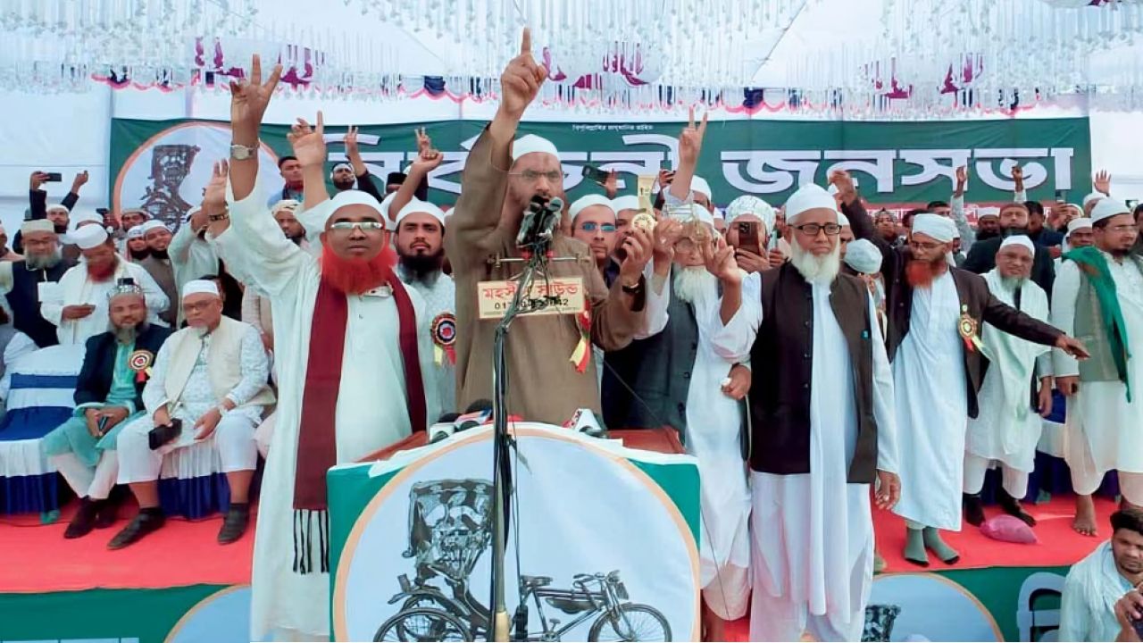 হেলমেট বাহিনী আবার ভয় দেখানোর রাজনীতি শুরু করেছে : মামুনুল হক