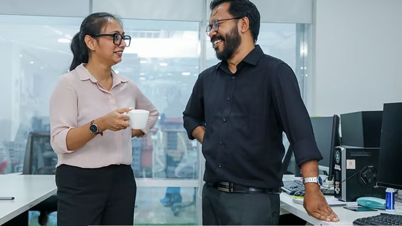 সম্পর্ক মজবুত করতে পছন্দের মানুষ হওয়ার ৮ উপায়