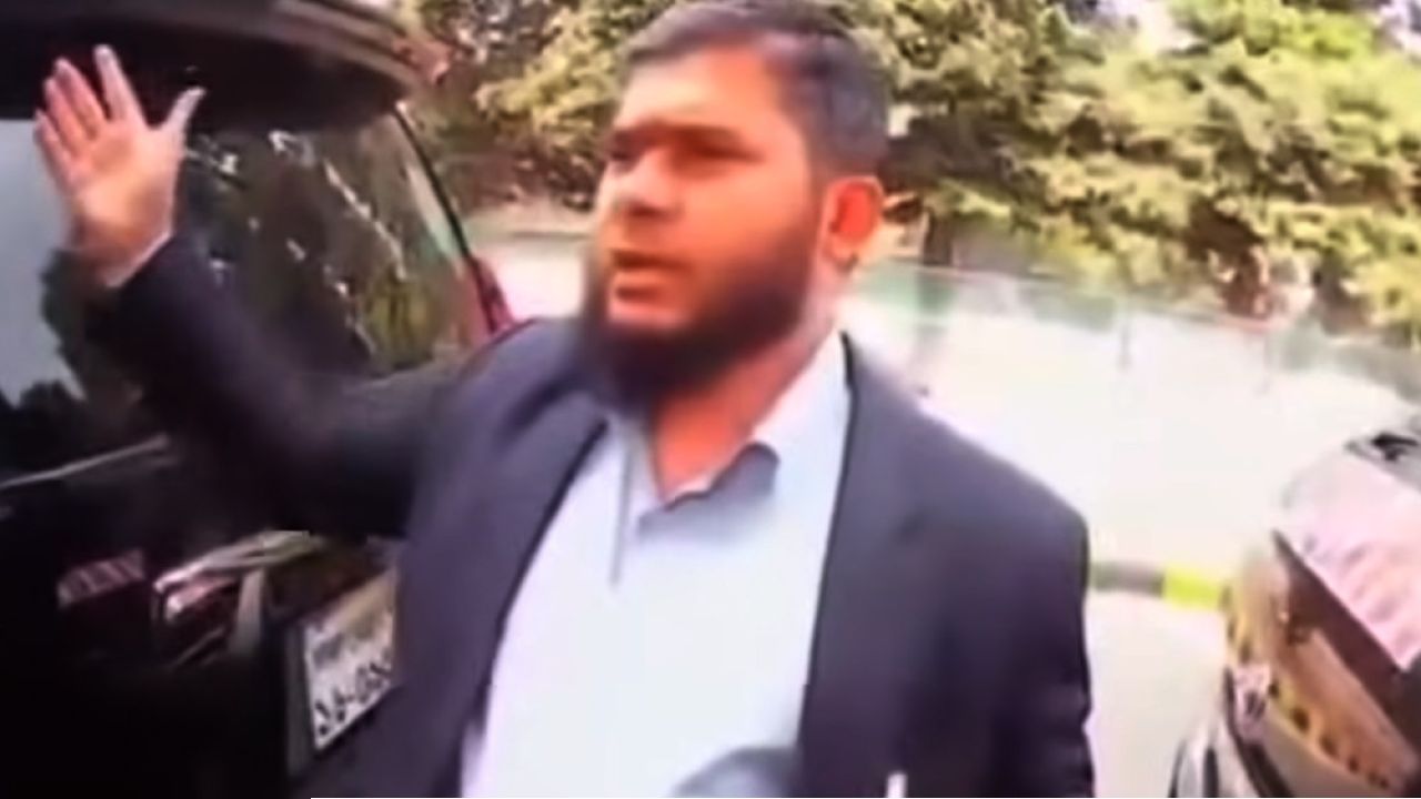 ক্যান্টনমেন্ট চেকপোস্টে সেনাসদস্যদের সাথে জামায়াত প্রার্থীর তর্ক