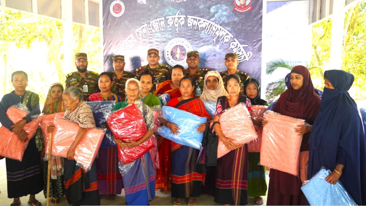 নানিয়ারচর সেনা জোন কর্তৃক অসহায়‌দের মা‌ঝে শীতবস্ত্র-নগদ অর্থ প্রদান