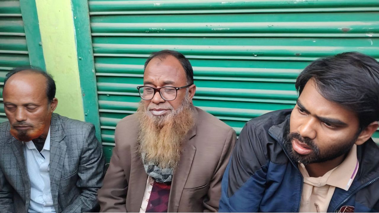 টাকা দিয়ে ভোট কেনার চেষ্টা: আটক ৩ জন