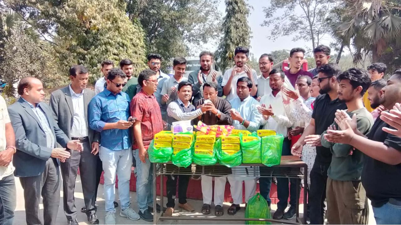 ‎নির্বাচনে বিএনপির জয়ে কুবি শাখা ছাত্রদলের গণ মিষ্টি বিতরণ