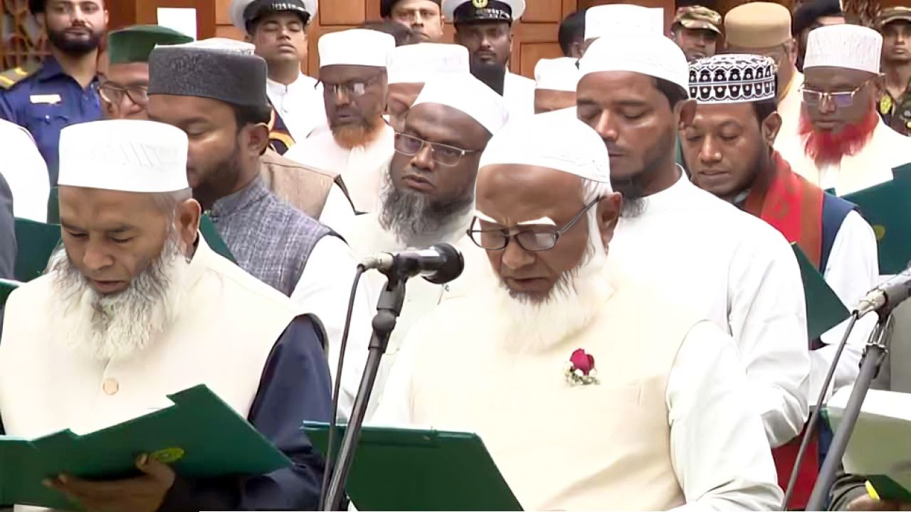 সংবিধান সংস্কার পরিষদে শপথ নিল জামায়াত, চলে যান রুমিন