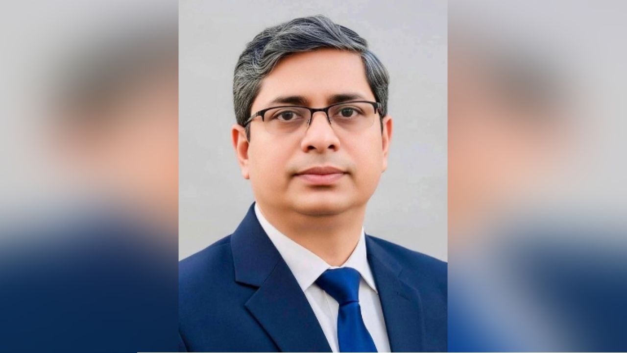 বগুড়াবাসীর দীর্ঘ অপেক্ষার অবসান: প্রতিমন্ত্রী হিসেবে শপথ নিলেন শাহে আলম