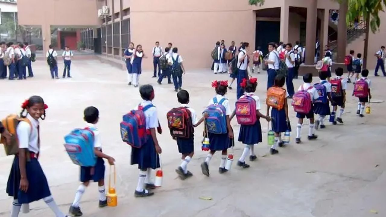 রমজানে শিক্ষাপ্রতিষ্ঠান খোলা না বন্ধ: অভিভাবক ও শিক্ষার্থীদের ‘ধোঁয়াশা’