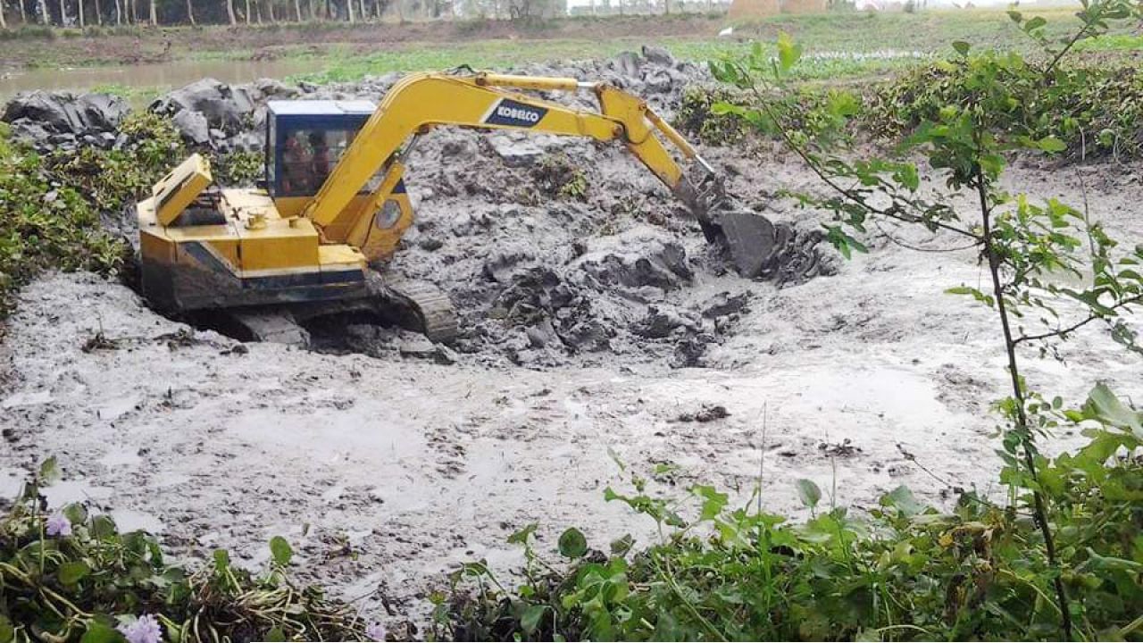 বাগমারায় সাজুড়িয়া বিলে অবৈধ পুকুর খনন 