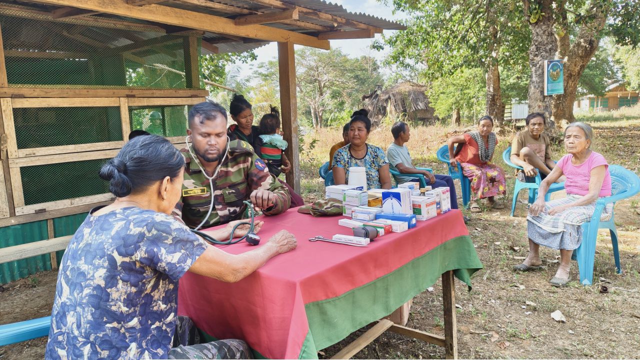 বিনামূল্যের ঔষধ ও চিকিৎসা সেবা পেল সীমান্তে বম জনগৌষ্ঠিদের 