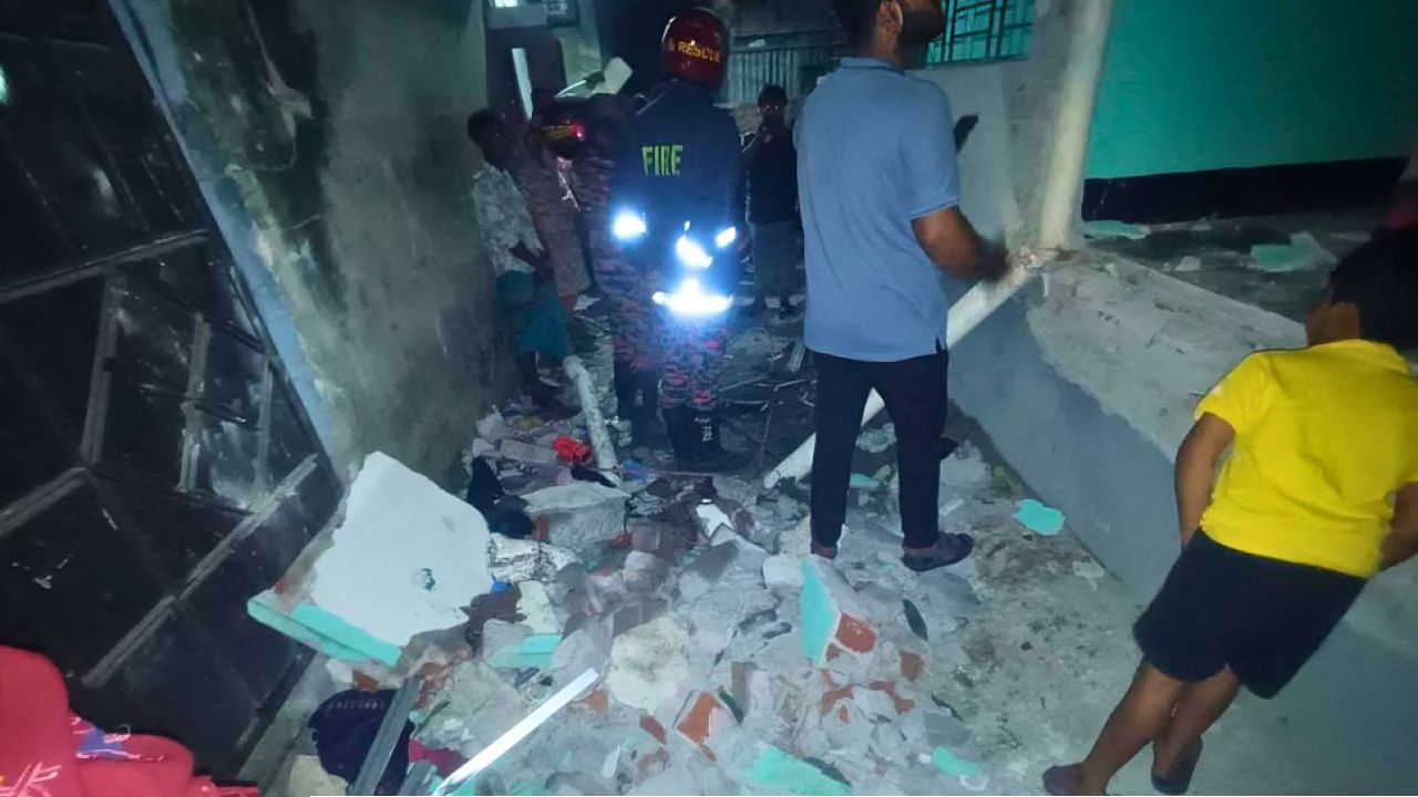 দাউদকান্দিতে জমে থাকা গ্যাস বিস্ফোরণে নারী ও শিশুসহ দগ্ধ ৪