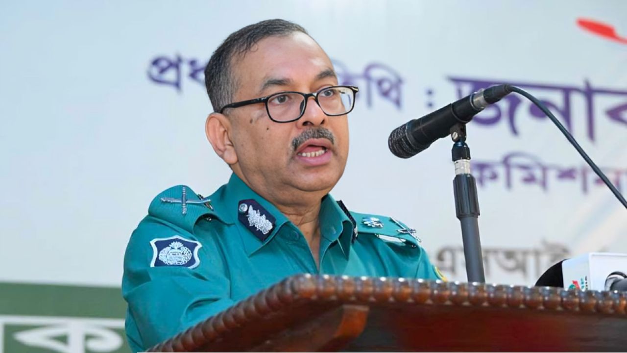 ডিএমপি কমিশনারের পদত্যাগপত্র জমা