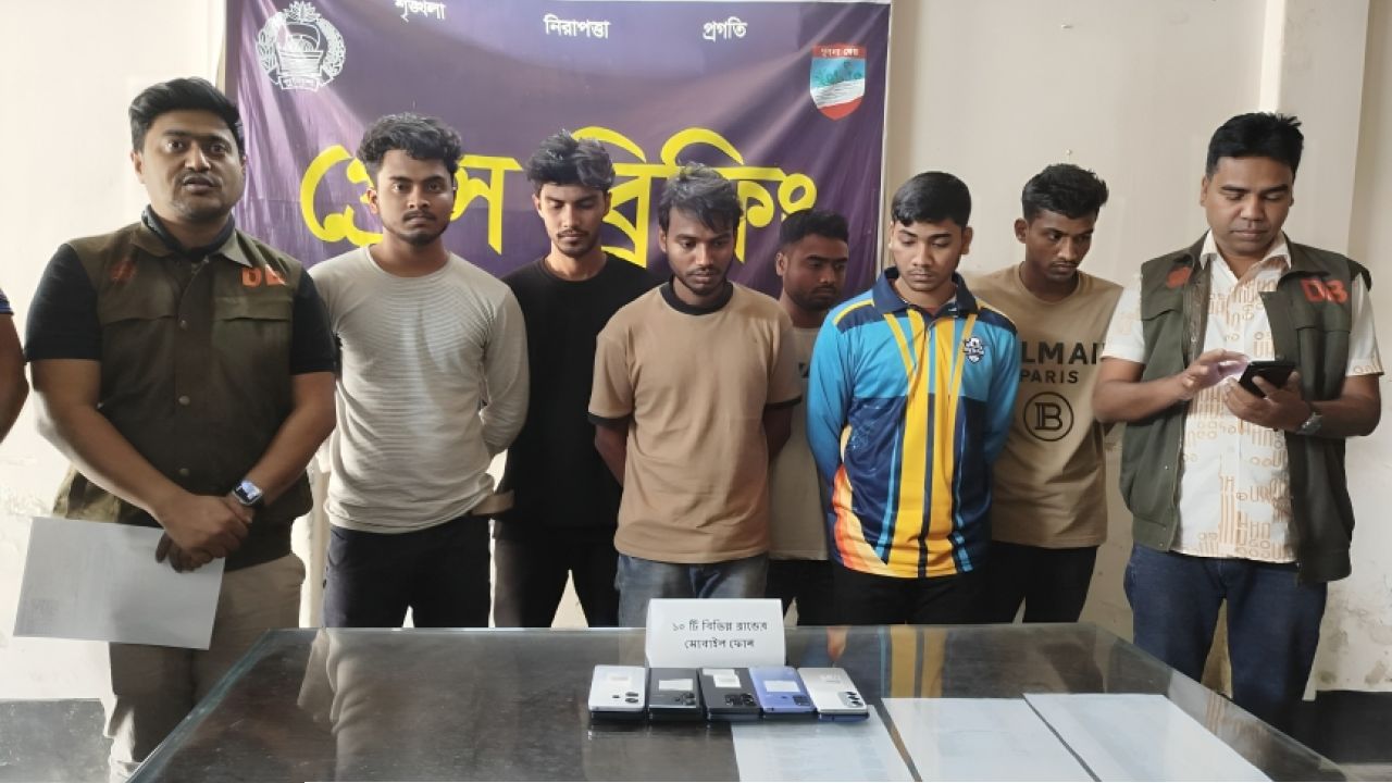 যশোরে অনলাইন জুয়াড়ি চক্রের ৬ সদস্য আটক