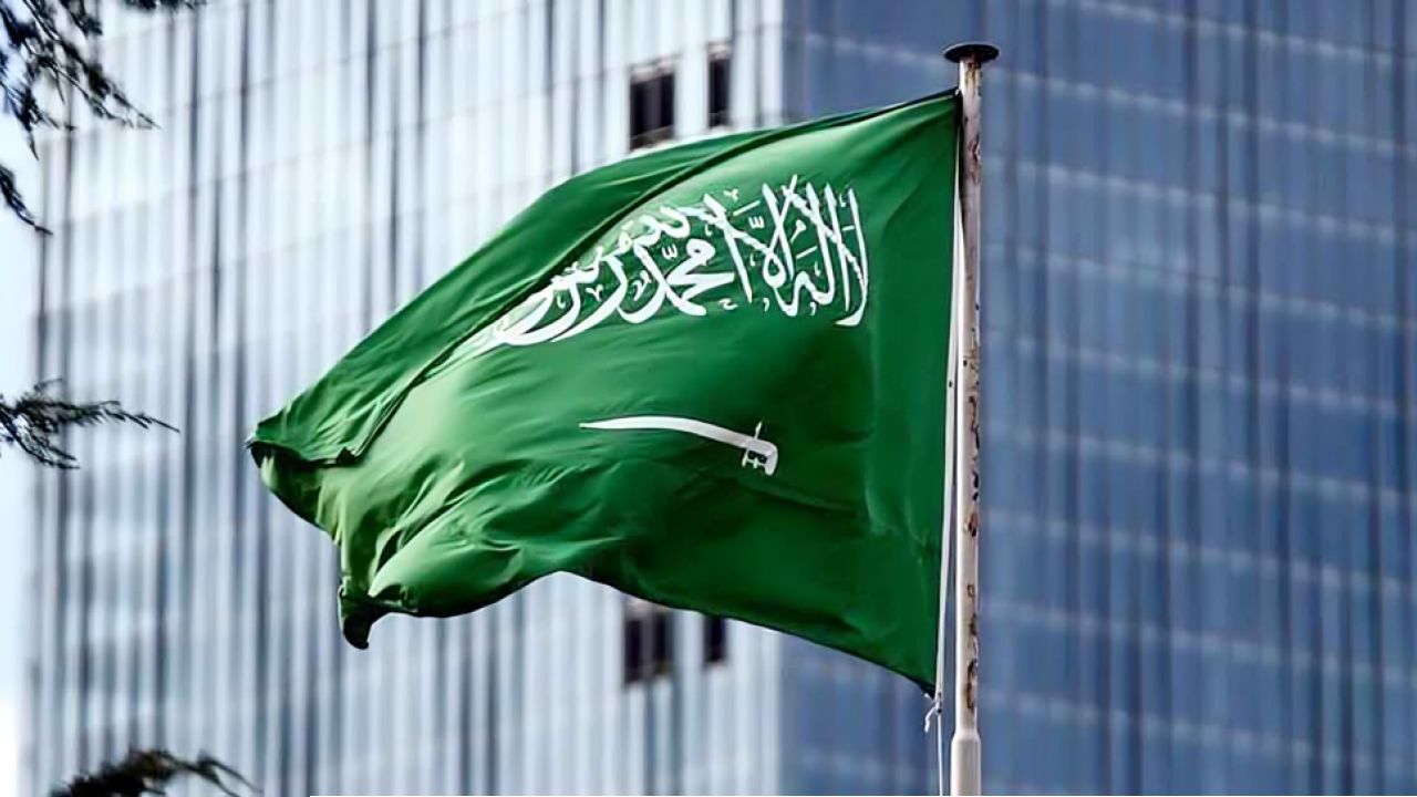 ড্রোন হামলা: সাময়িকভাবে বন্ধ হলো রাস তানুরা তেল শোধনাগার