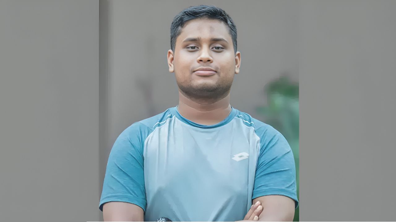 ফেসবুক থেকে নিজের আয়ের পরিমাণ জানালেন হাসনাত আব্দুল্লাহ