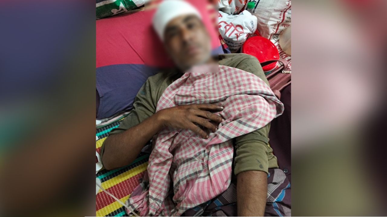 যশোরে র‍্যাব কার্যালয়ের সামনে শ্রমিককে রড দিয়ে আঘাত, হাসপাতালে ভর্তি