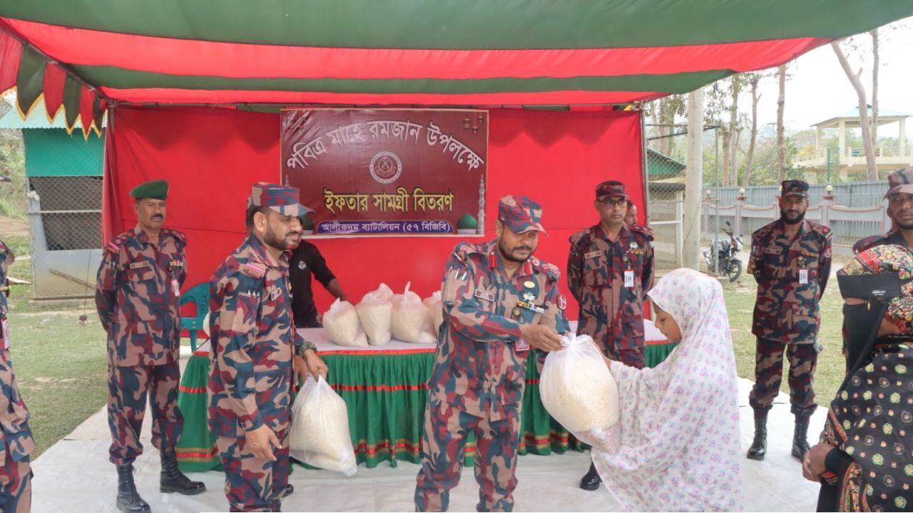 অসুস্থদের চিকিৎসা সহায়তা অনাথ শিক্ষার্থীদের আর্থিক অনুদান দিল ৫৭ বিজিবি