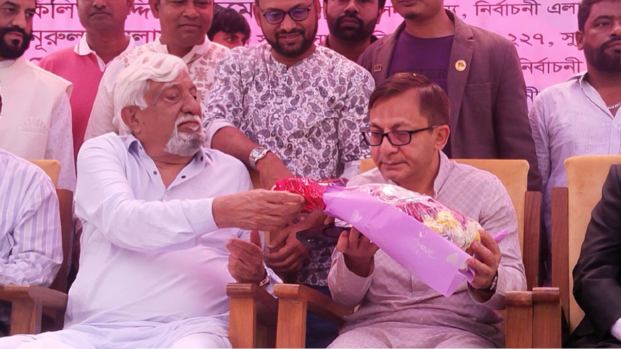 যুদ্ধের কারণে বাণিজ্যে কিছু প্রভাব পড়লেও এই মুহুর্তে কোন দ্রব্যমূল্য বাড়ার শঙ্কা নেই: বাণিজ্য মন্ত্রী