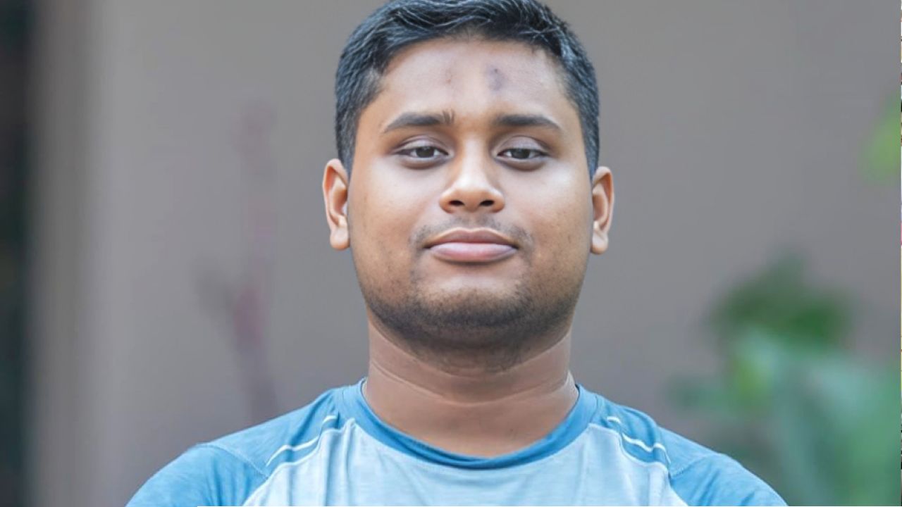 সংসদে অধিবেশন চলাকালেই হাসনাতের ৩ শব্দের পোস্ট, মুহূর্তেই ভাইরাল