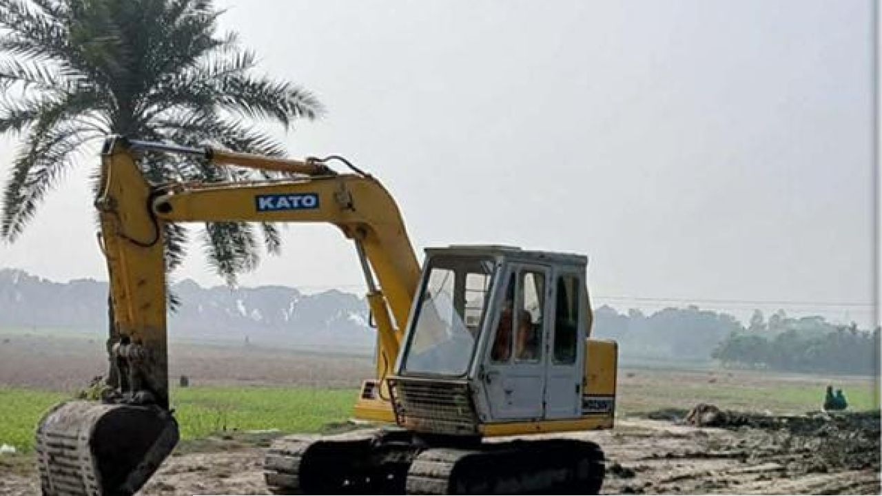 পুঠিয়ায় রাতভর উপজেলা প্রশাসনের অভিযান