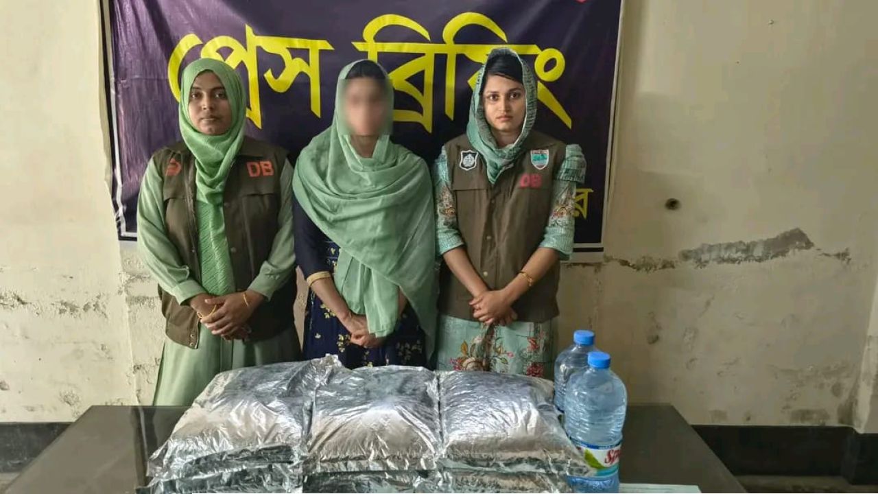 যশোরে ক্রিস্টাল আইস তৈরির বিপুল পরিমাণ কাঁচামালসহ নারী আটক