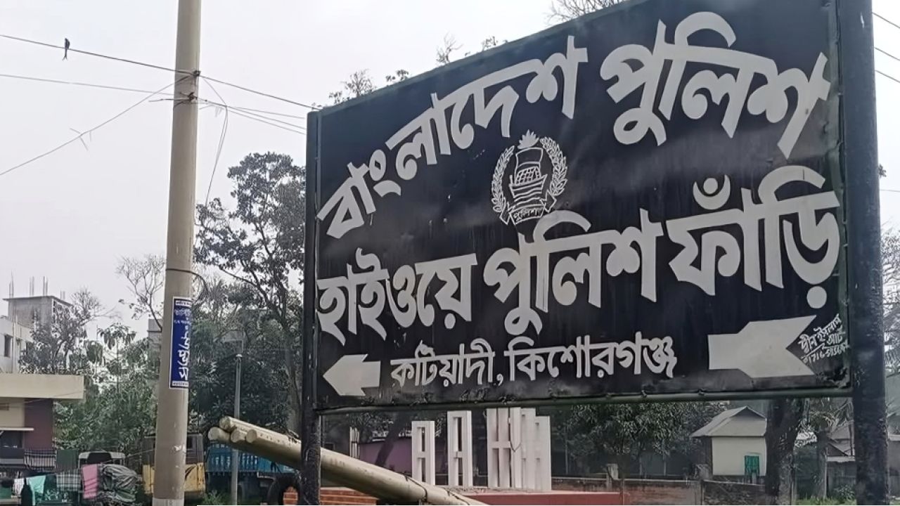 কটিয়াদীতে ট্রাকের ধাক্কায় গরুসহ কৃষক নিহত