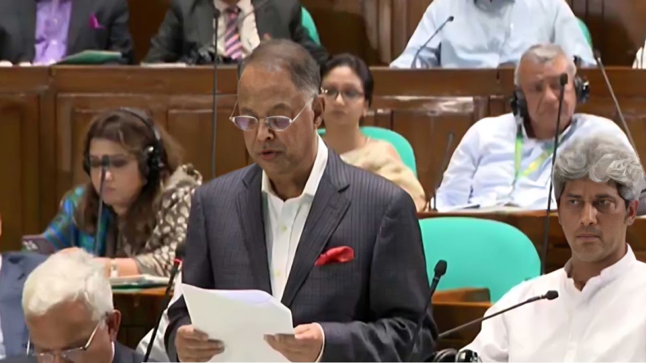 জ্বালানি ঘাটতি নেই, চাহিদার চেয়ে মজুত বেশি: মন্ত্রী