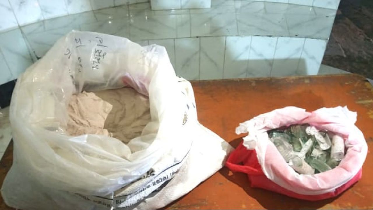 গোদাগাড়ীতে ককটেল তৈরির সরঞ্জাম উদ্ধার