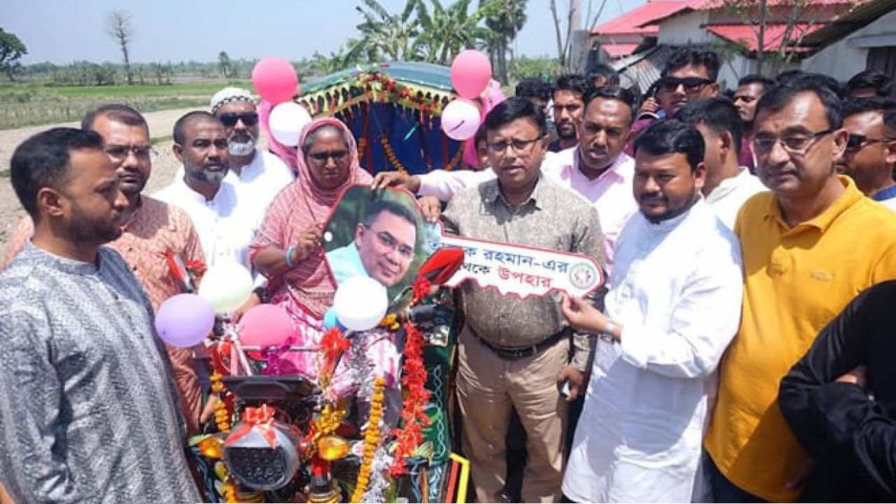 প্রধানমন্ত্রীর উপহার পেল রাজশাহীর টুলি বেগম