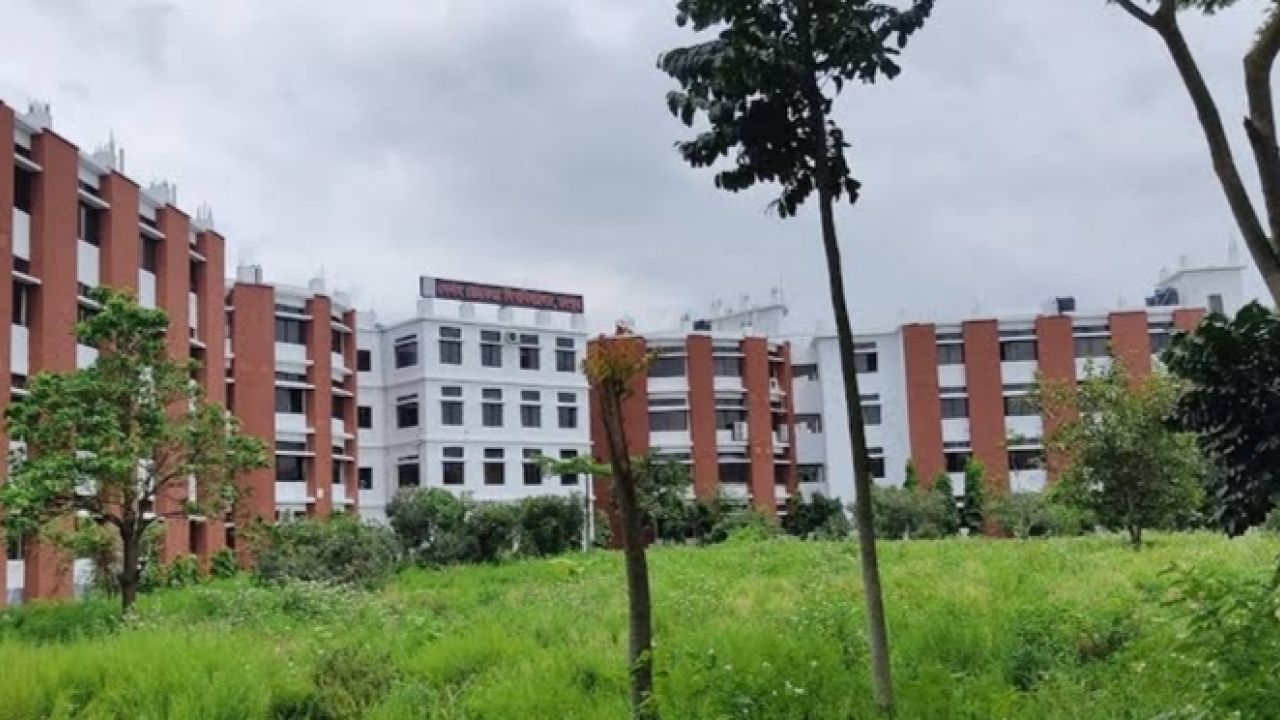 বেরোবিতে ক্রিকেট ম্যাচকে কেন্দ্র করে দুই বিভাগের পাল্টাপাল্টি অভিযোগ