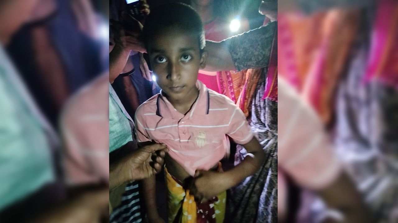 জয়পুরহাটের আক্কেলপুর পড়তে না পাড়ায় ‎মাদ্রাসা ছাত্রকে মারধরের অভিযোগ, অবরোদ্ধ শিক্ষক