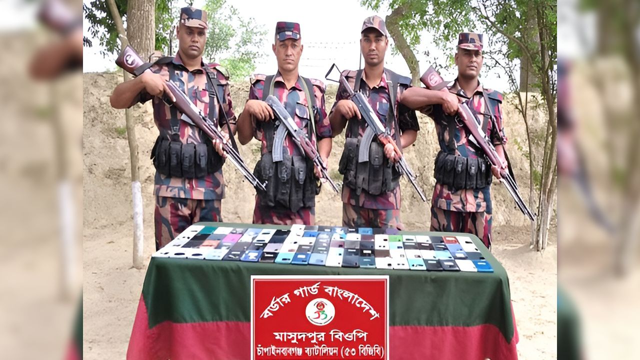 চাঁপাইনবাবগঞ্জ সীমান্তে ৫৩ বিজিবির বড় সাফল্য বিপুল পরিমাণ ভারতীয় মোবাইল ফোন জব্দ
