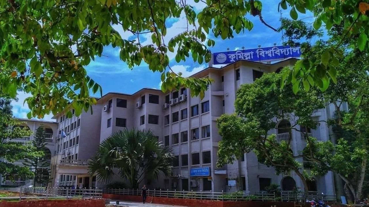 কুবিতে ৩০ হাজার টাকায় জব্দ বাস হস্তান্তর, জানে না প্রশাসন