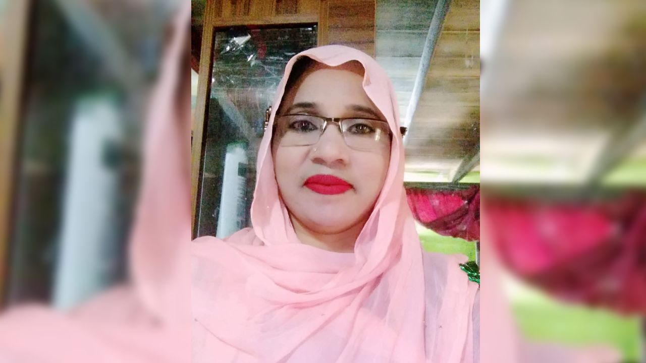 অন্ধ বৃদ্ধও রক্ষা পাননি নারী ইউপি সদস্য মিনারা বেগমের হাত থেকে