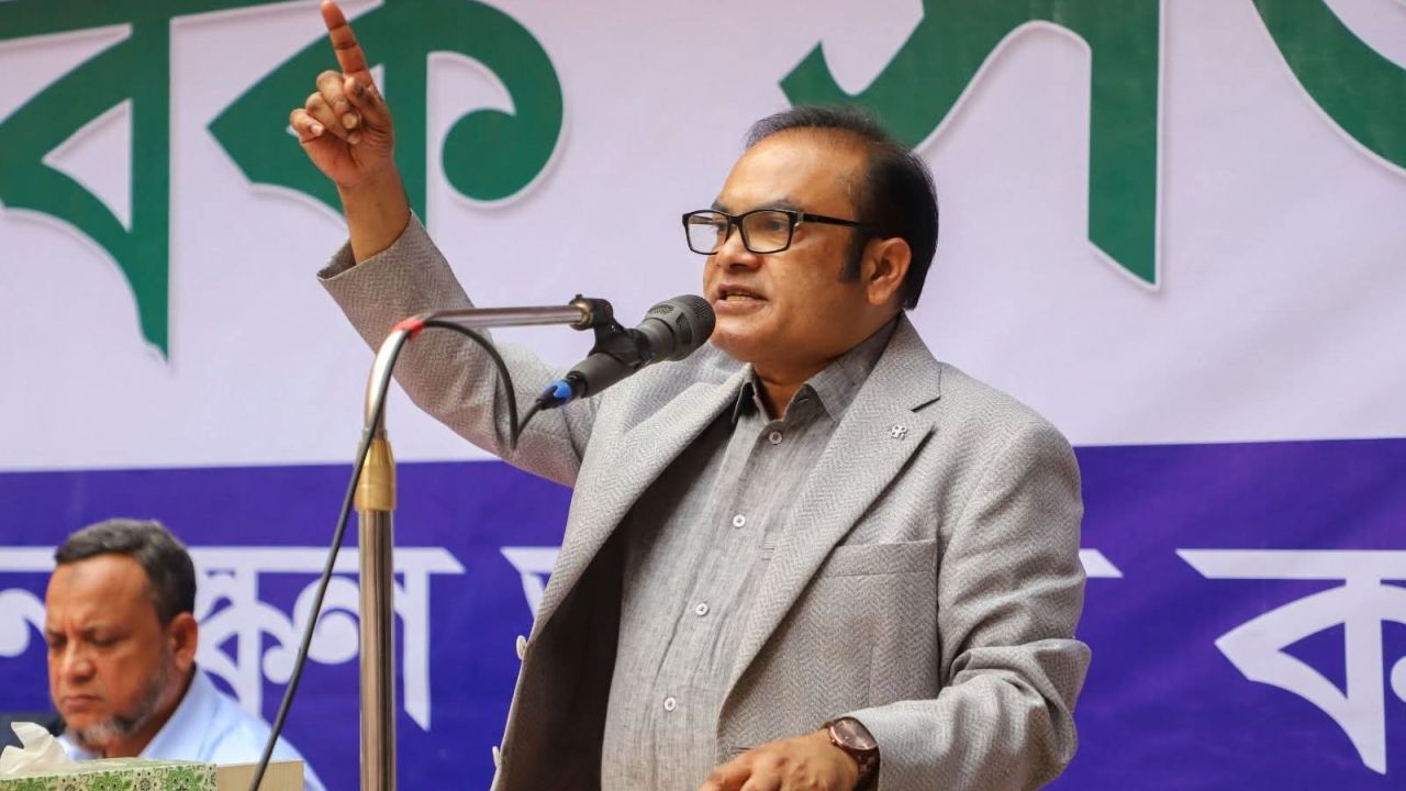 চিকিৎসার জন্য বিদেশে গেলেন ড. মাহবুবুর রহমান মোল্লা, চাইলেন দেশবাসীর দোয়া