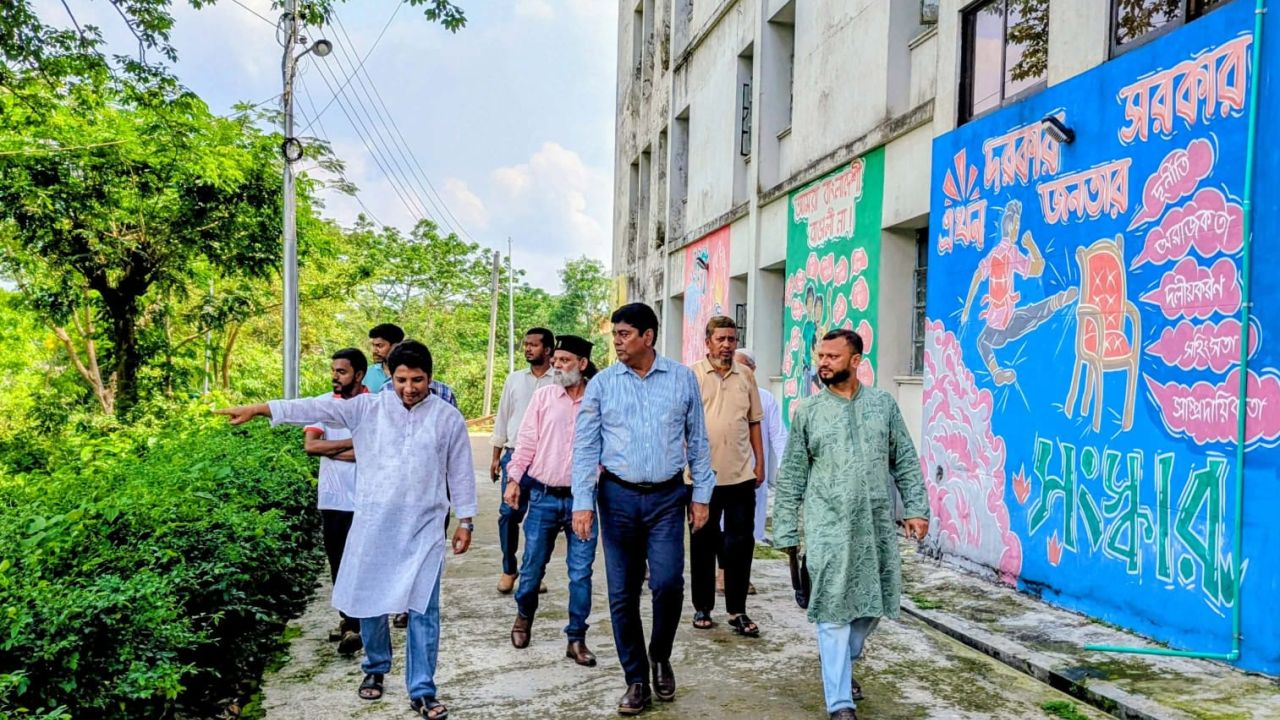 শিক্ষার্থীবান্ধব ক্যাম্পাস গঠনে আবাসিক হল পরিদর্শন করলেন কুবি উপাচার্য 