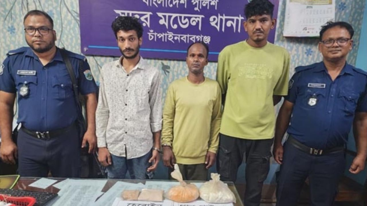 চাঁপাইনবাবগঞ্জে বিস্ফোরক ও হেরোইনসহ ৩ জন গ্রেপ্তার
