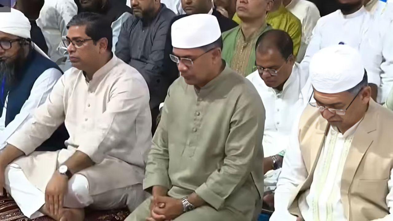 একসঙ্গে ঈদের নামাজ আদায় করলেন প্রধানমন্ত্রী ও রাষ্ট্রপতি