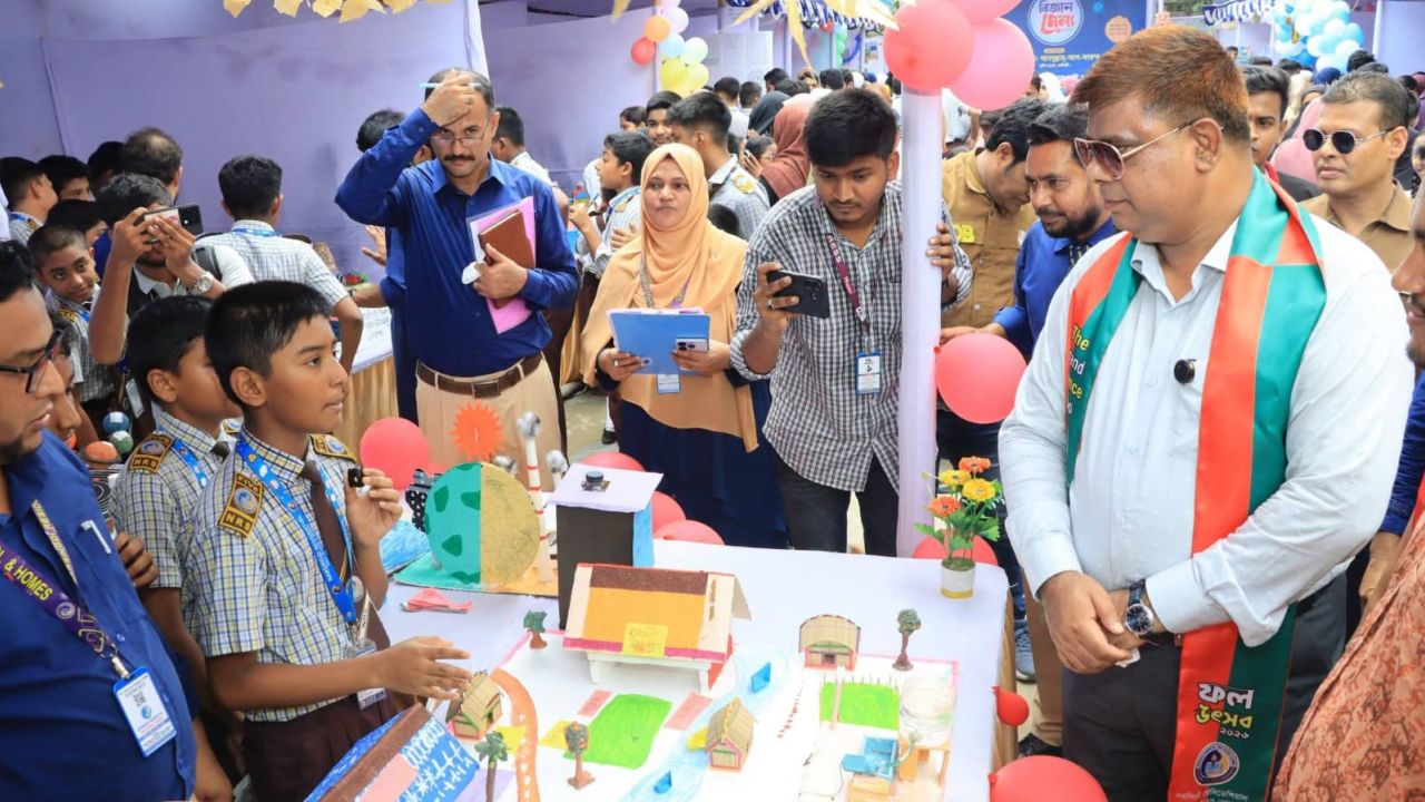 নরসিংদী রেসিডেন্সিয়াল হাই স্কুলে &lsquo;দ্য গ্র্যান্ড সায়েন্স এক্সপো&rsquo; অনুষ্ঠিত