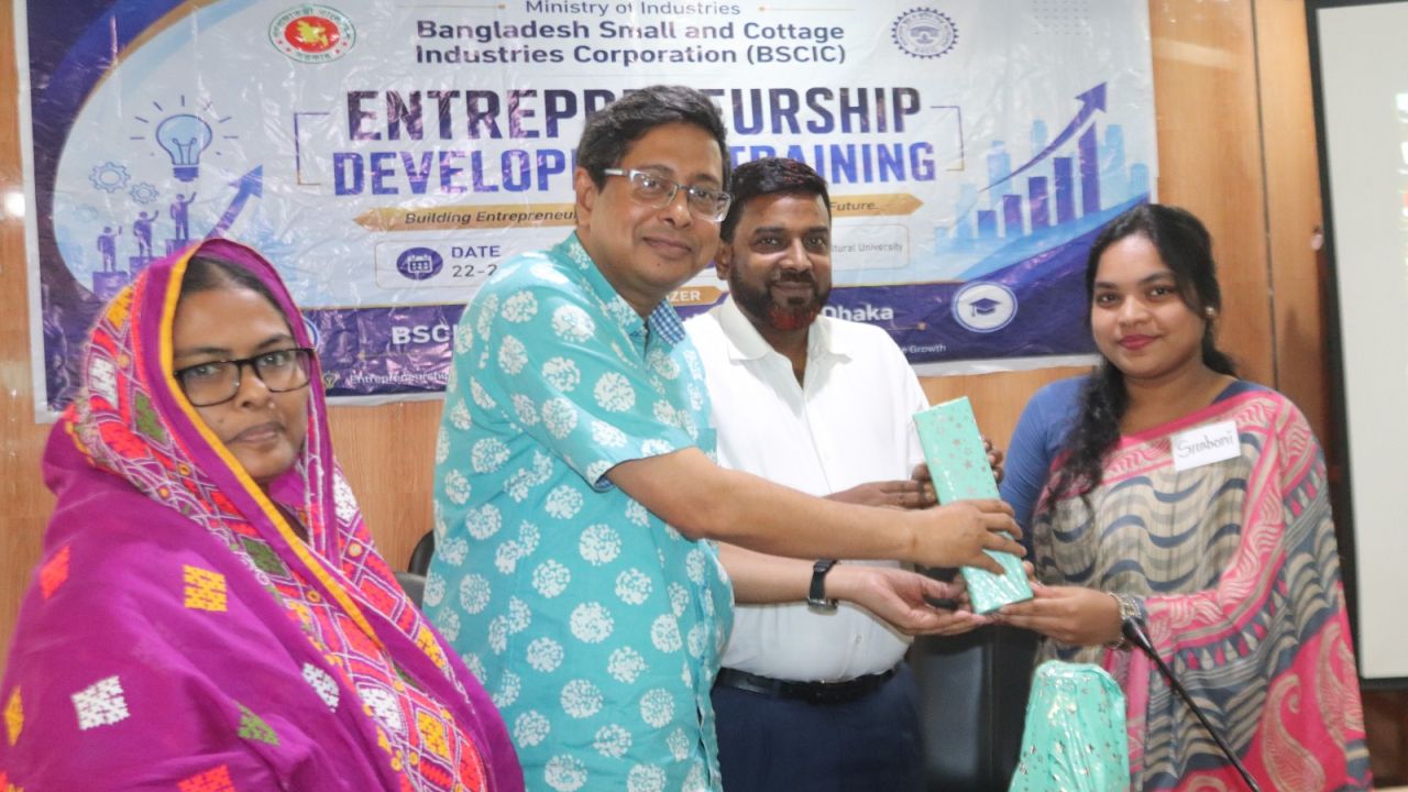 বিসিকের পাঁচদিনব্যাপী প্রশিক্ষণের সমাপনী ও সনদ বিতরণ 