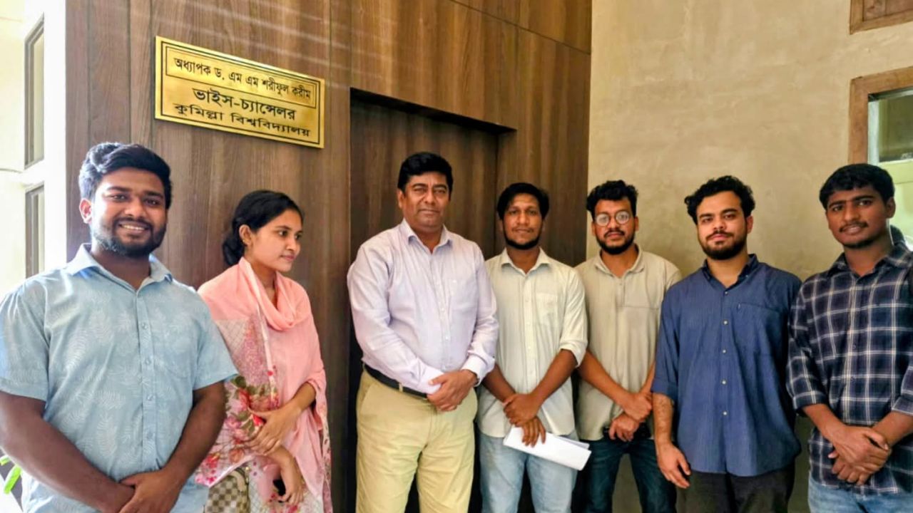 স্টারলিংক সুবিধাসহ ১২ দফা দাবিতে কুবি উপাচার্যের কাছে জাতীয় ছাত্রশক্তির স্মারকলিপি 