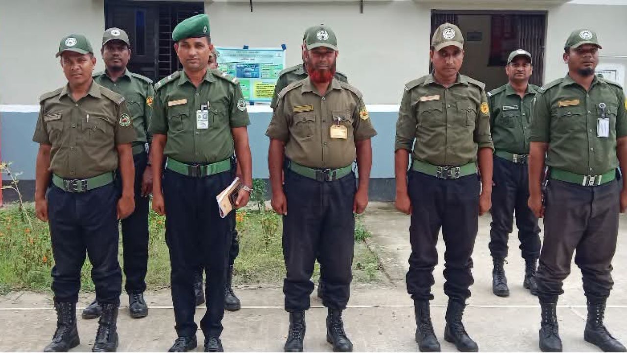 পাবনা জেলার ফরিদপুর উপজেলা স্বাস্থ্য কমপ্লেক্সের নিরাপত্তায় ১০ জন সশস্ত্র আনসার মোতায়েন