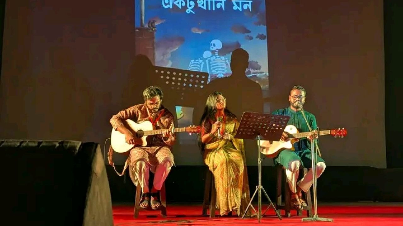 বাকৃবির নবীন বরণে টিম উৎসবের বর্ণাঢ্য সাংস্কৃতিক সন্ধ্যা
