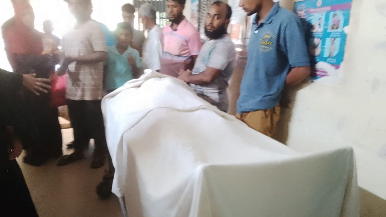 চাঁপাইনবাবগঞ্জের ভোলাহাটে সড়ক দুর্ঘটনায় নিহত ১