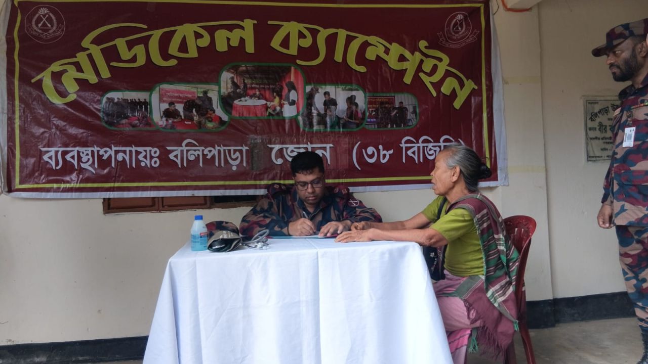 থানচিতে বানবাসীদের বিনামূল্যে ঔষধ ও স্বাস্থ্য সেবা