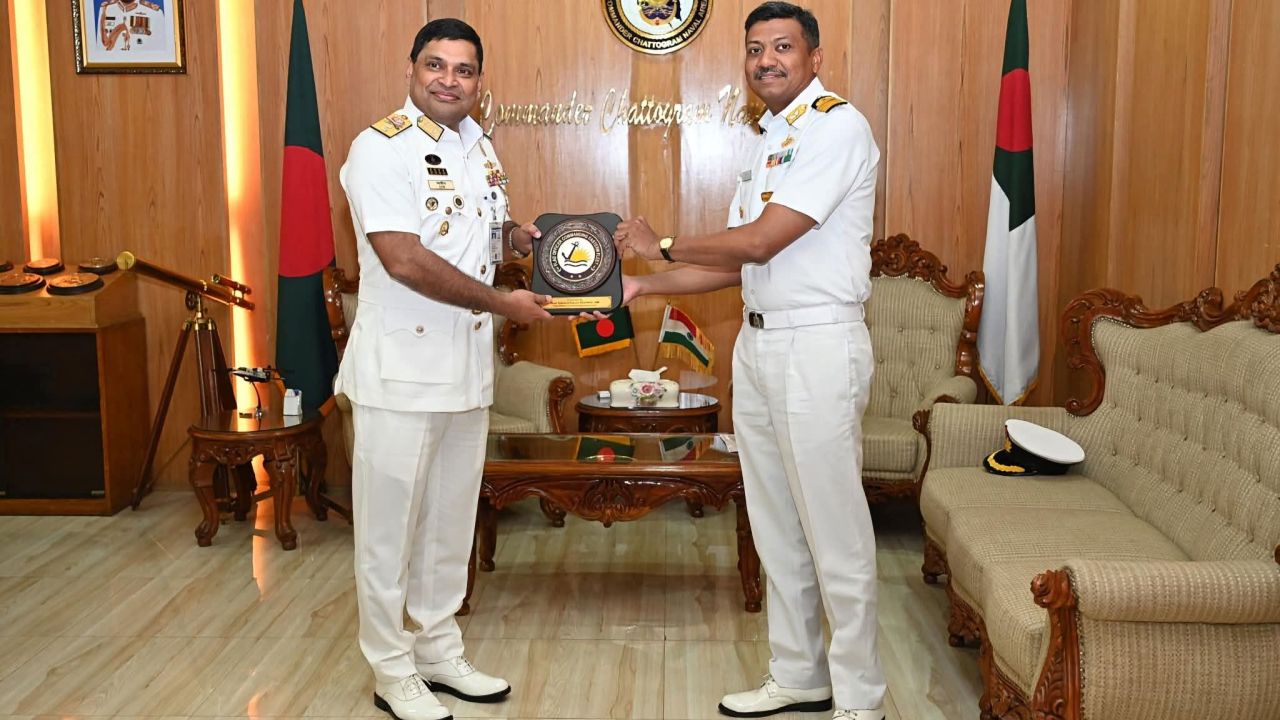 নৌবাহিনী প্রধান হলেন পাবনার কৃতি সন্তান রিয়ার এডমিরাল খোন্দকার মিসবাহ উল আজীম