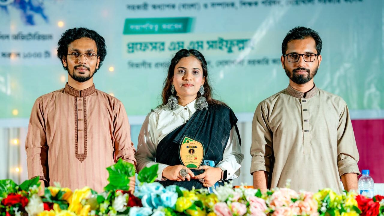 নোয়াখালী সরকারী কলেজ গণিত বিভাগের তিন কৃতী শিক্ষার্থীকে কৃতি সংবর্ধনা