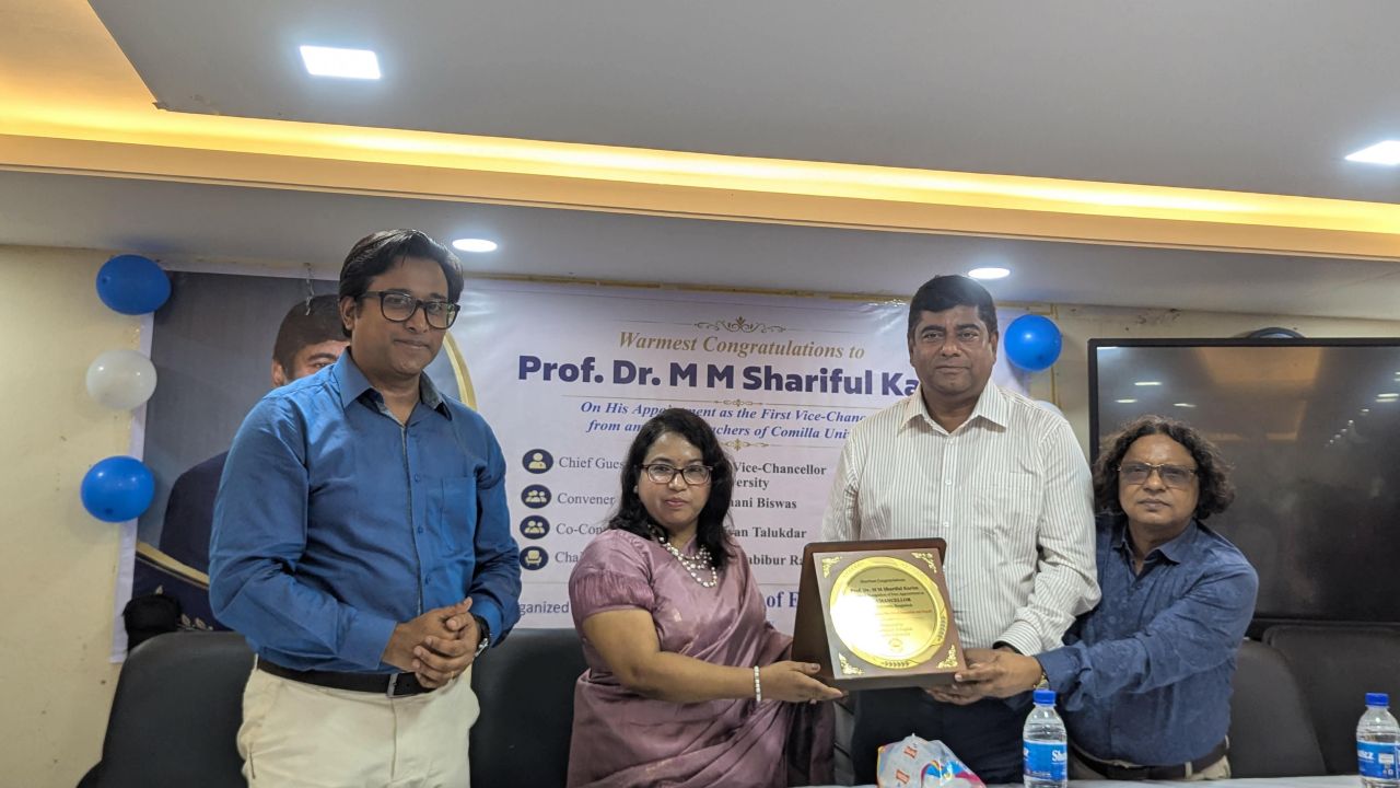 কুবি উপাচার্যকে ইংরেজি বিভাগের সংবর্ধনা