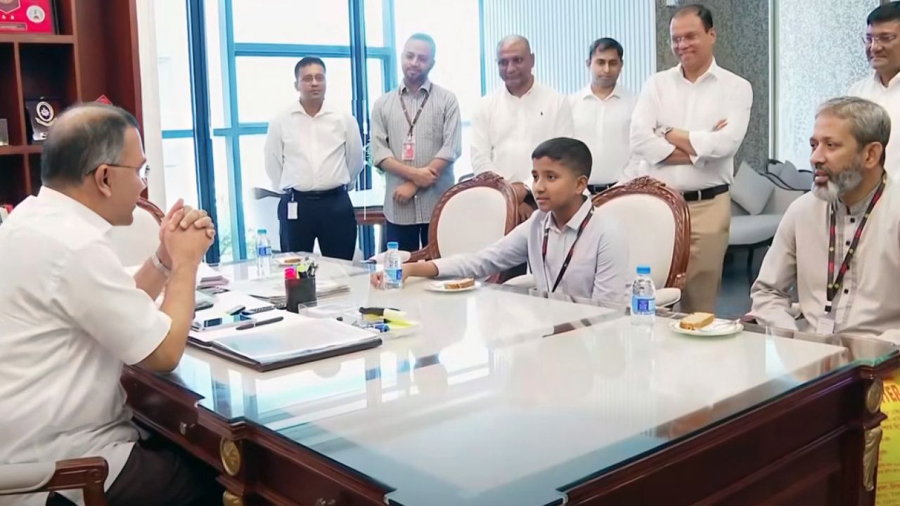 প্রধানমন্ত্রীর সঙ্গে দেখা করল ভাইরাল সেই ছোট্ট তাহসিন